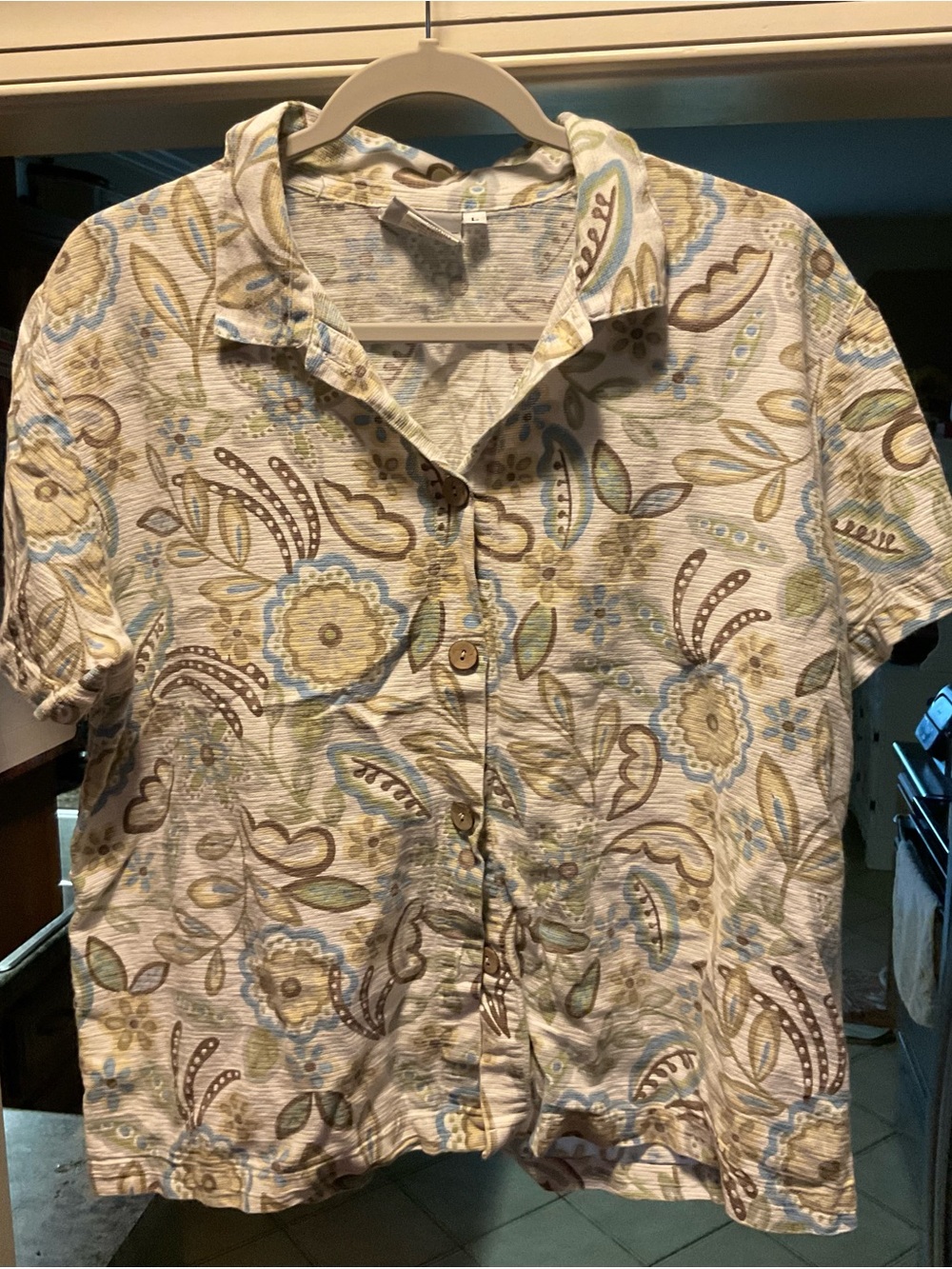 Hot Cotton Floral Button-Down Shirt in Light Blue and Beige